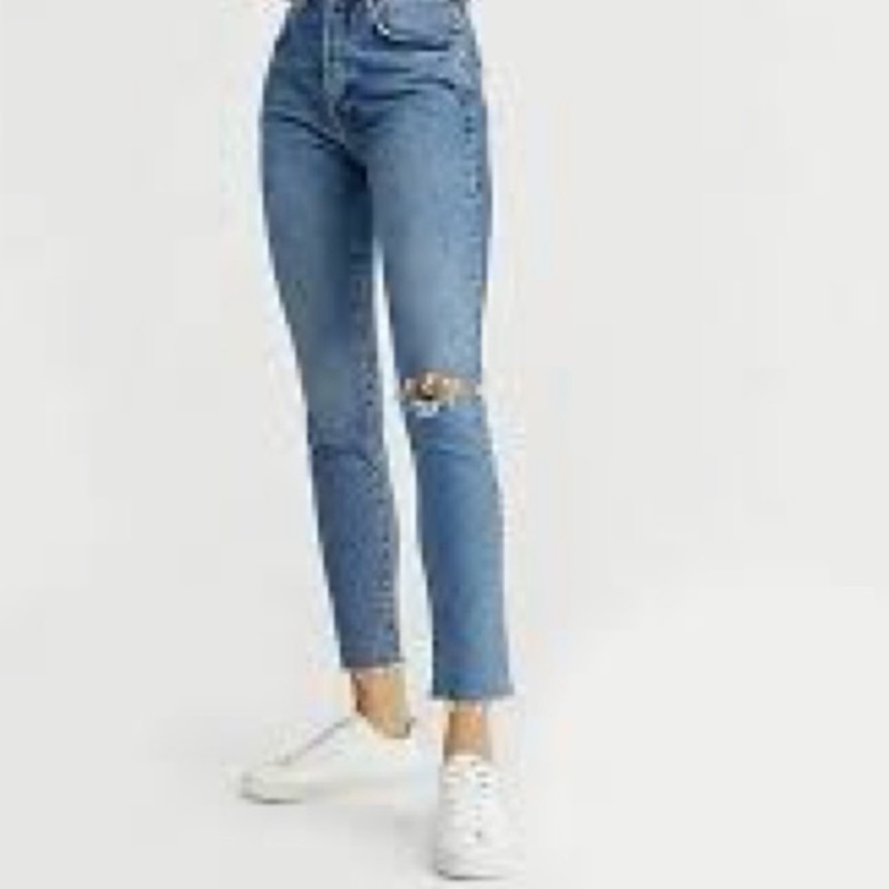 We The Free Hi Rise Distressed Stella Jeans - Picture 3 of 7